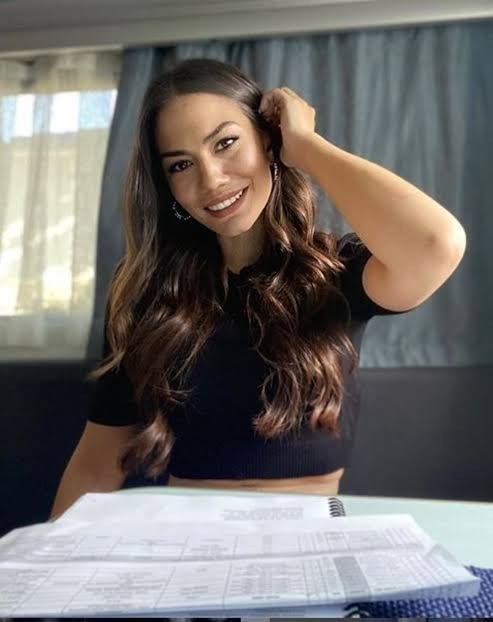 Demet Özdemiri güzel buluyor musunuz?