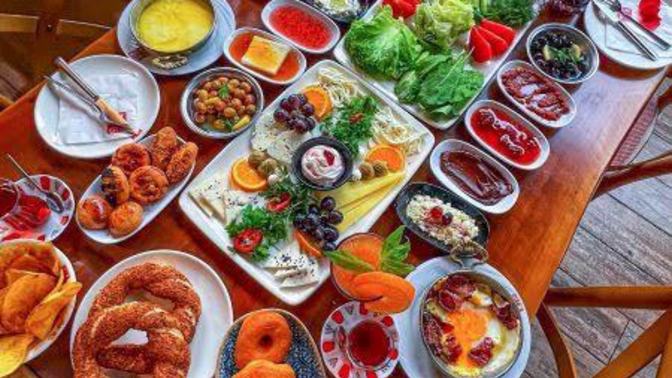 Serpme kahvaltı görgüsüzlük müdür?
