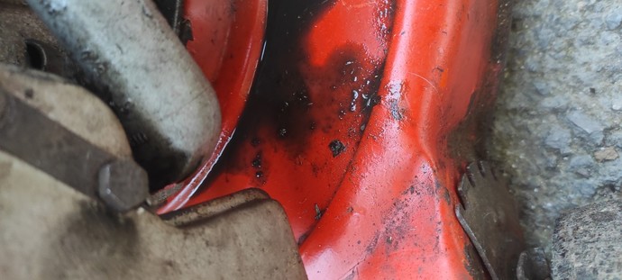4 zamanlı çim biçme makinesinin motoru nereden yağ kaçırır?