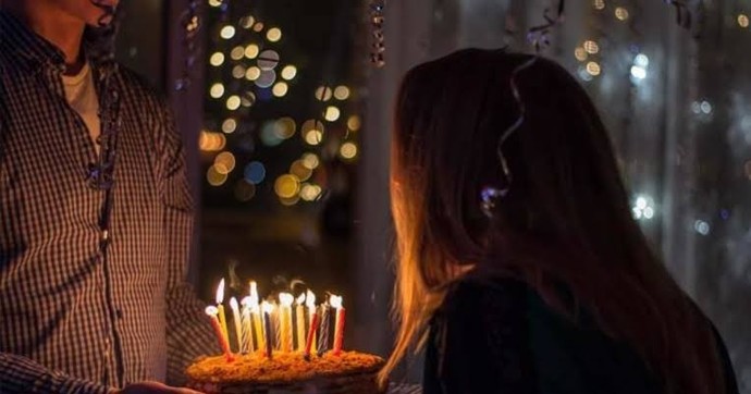 Nezaketen de olsa eski sevgilinin doğum günü kutlanmalı mı?