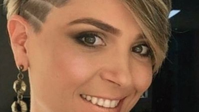 Bu saç stiline sahip kadınlar çok tatlı ve enerji dolu değil mi?