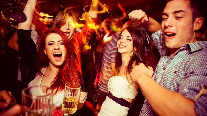 Gece hayatını seven karşı cins ile sevgili olur musunuz?
