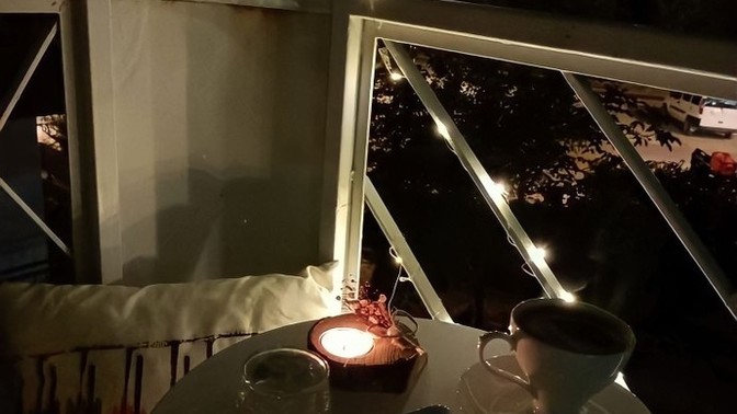 Gecenin bir vakti balkonda oturup hayatı sorgulama seansları başlamıştır 😂, Kimler şu an bu modda? Yalnız olmadığımı biliyorum 😂?