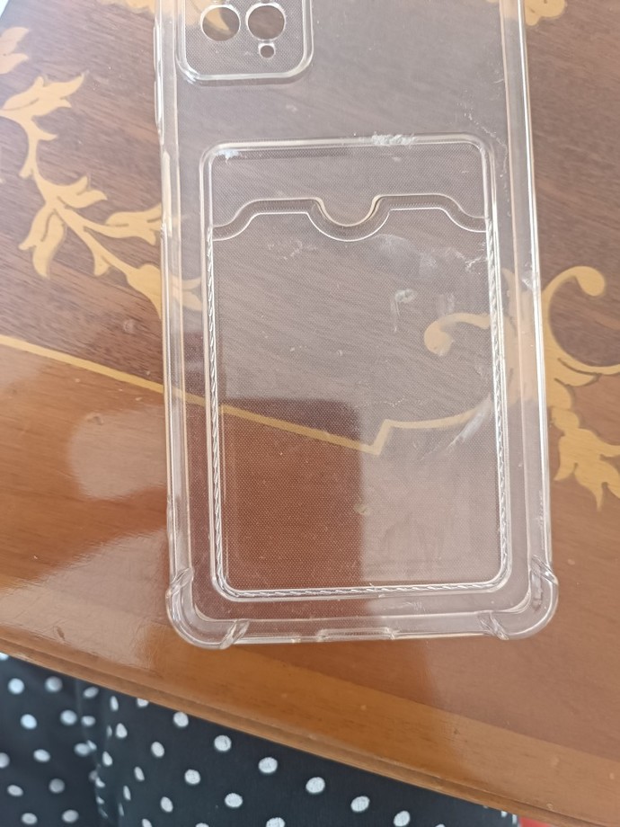 Telefon kabımın arkasına ne koyabilirim?