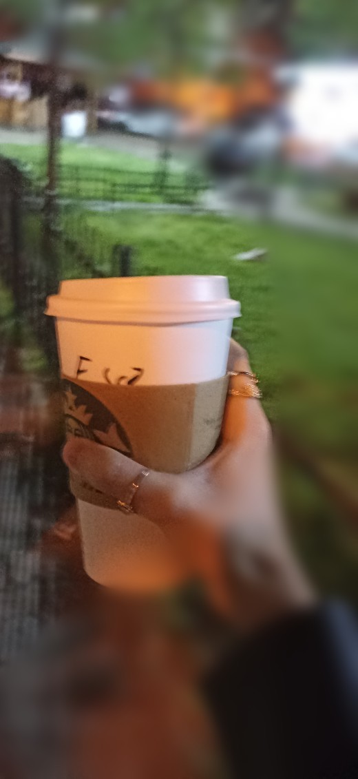 Starbuckstan sırf hava olsun diye kahve içen var mı?