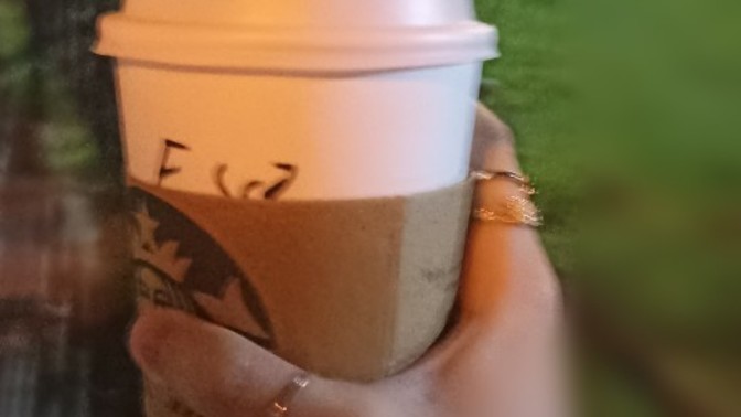 Starbucks'tan sırf hava olsun diye kahve içen var mı?