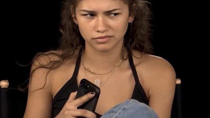 Beni değersiz hissettiriyor ama onu bırakmıyorum. Bu aşk mı?