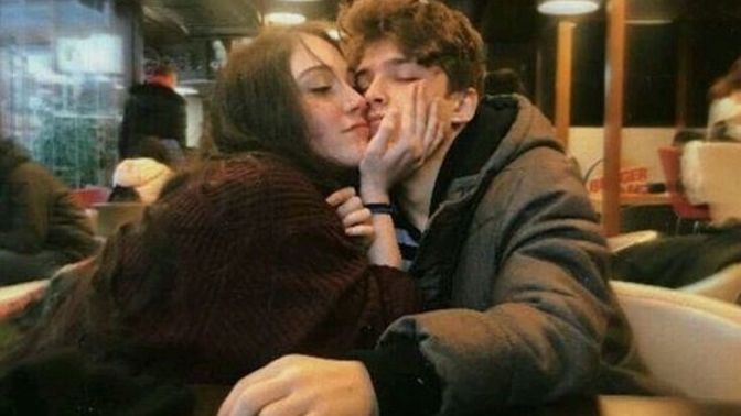 Hoşlandığınız, sevdiğiniz kişinin karşı cinsle sürekli sohbet etmesi ve mesajlaşması sizi nasıl etkiler?