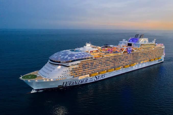Dünyanın en büyük yolcu gemisi İcon of the seas mı yoksa wonder of the seas mı ve size göre hangisi daha iyi?