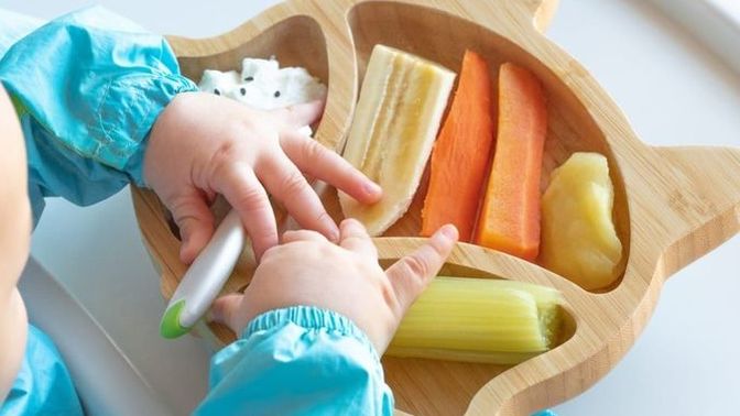 Bebekler için masaya yapışan tabak önerir misiniz?