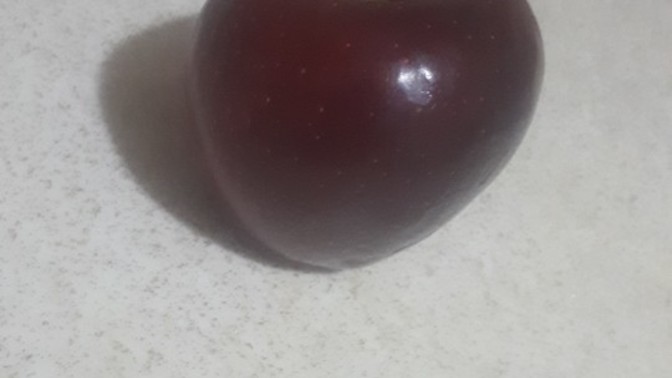 Kötü bir cadı bana bu kırmızı elmayı verdi yesem mi?