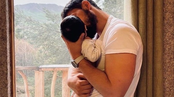 Allah kendinden baskasina muhtac etmesin diyorum ama bi erkegin ilgisine sevgisine muhtacim neden?