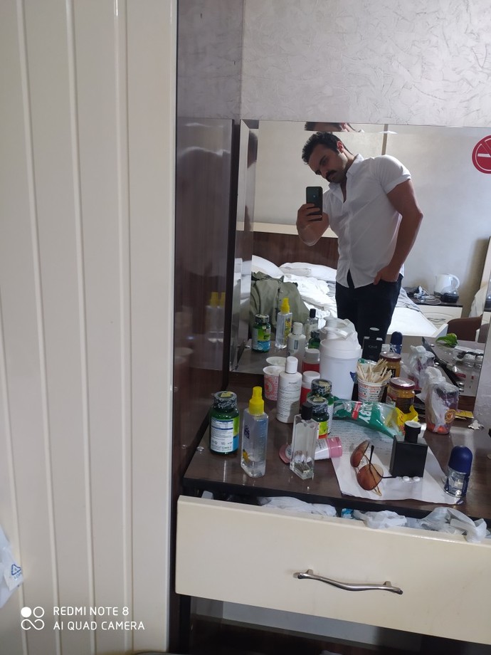Hangi renk gömlek daha iyi olmuş sizce?