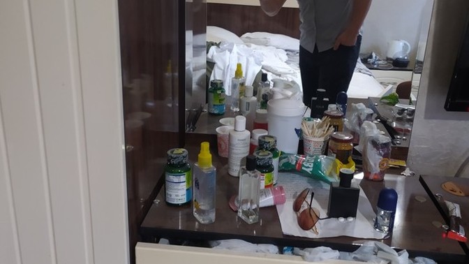 Hangi renk gömlek daha iyi olmuş sizce?