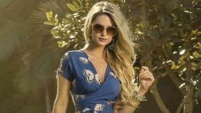 Uzun elbiseler mi daha güzel, kısa elbiseler mi?
