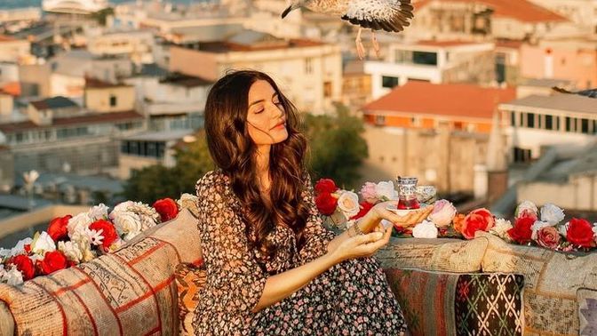 Yabancı arkadaşlarım Türkiye'ye geliyor, tüm şehirleri geziyor. Ben İstanbul'dan başka hiçbir yere gidemiyorum. Haksızlık değil mi bu?
