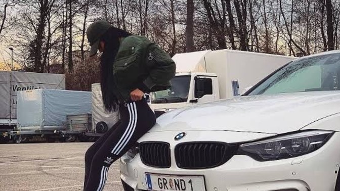 Her kız BMW'ye düşer mi?