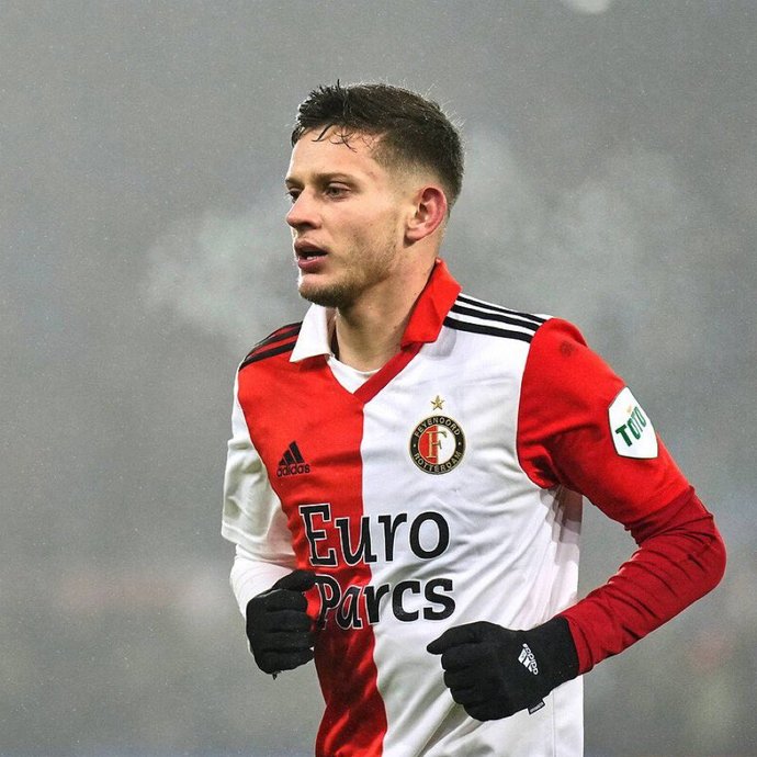 Fenerbahçenin bu yaz dönemindeki şu ana kadarki en başarılı transferi sizce aşağıdakilerden hangisi olabilir?