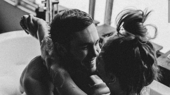 Sevgilinize ya da eşinize hiç makyaj ya da bakım yaptınız mı?