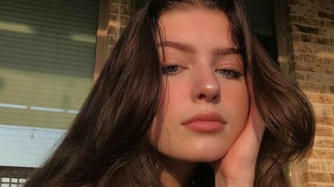 24 yaşındayım ailem hala askılı giyip dışarı çıkmama izin vermiyor, ne yapmalıyım?