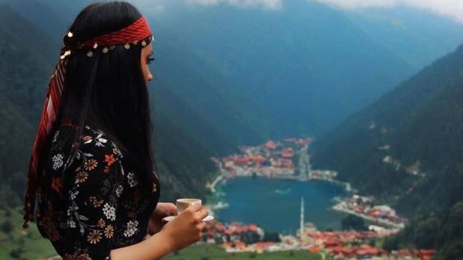 Kırk yılın başı tatile gideyim dedim, ailemin de gelmesi saçma değil mi?