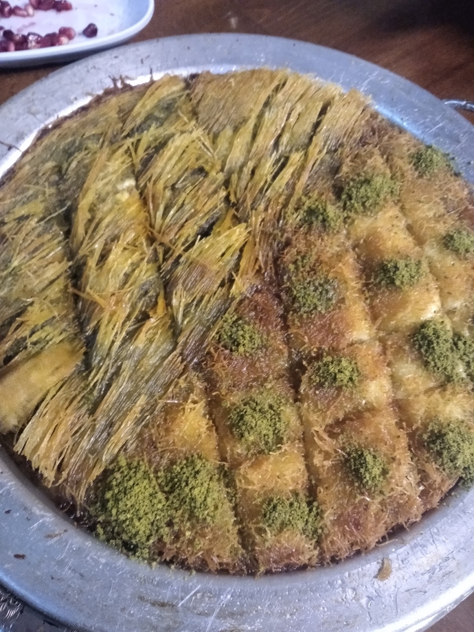 Bu sıcakta şerbetli tatlı yenmez mi?