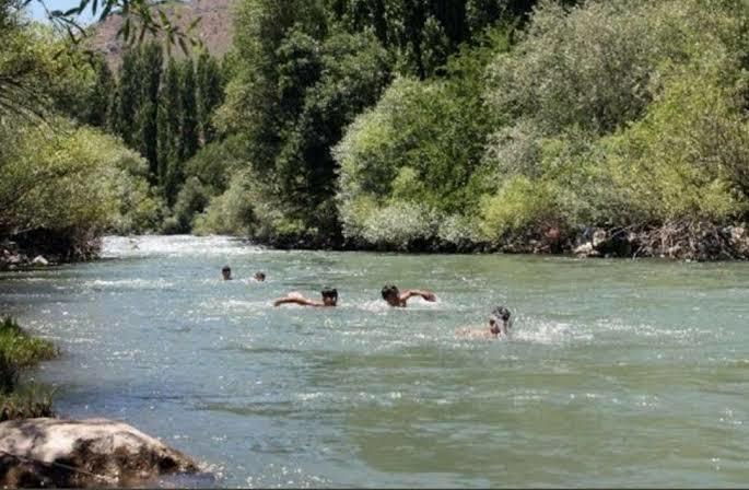 Sıcak havalarda içilen çay harareti mi alır, yoksa daha mı çok bunaltır?