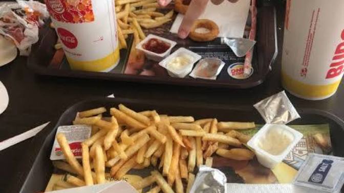 Hamburger mi yoksa pizza mı daha çok seversin?