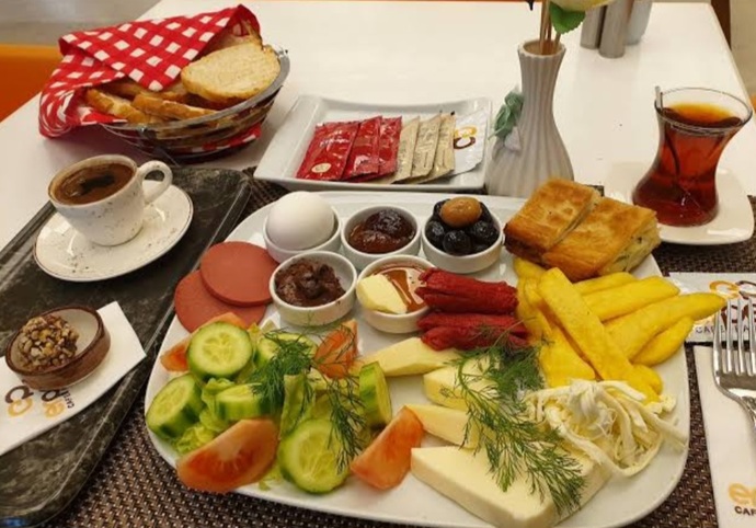 Bu sıcak günlerde kahvaltı tabağında neler var?
