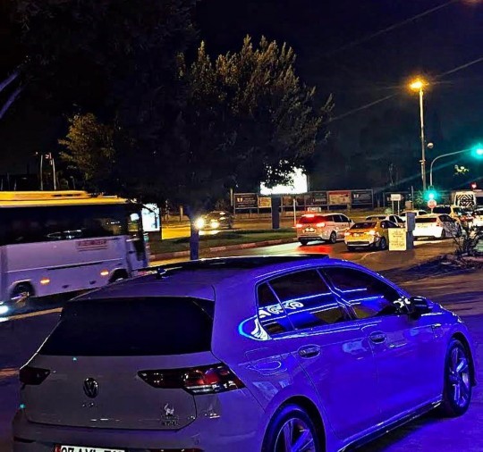 Yüksek cc motor mu daha çok dikkat eder yoksa yeni model araba mı?