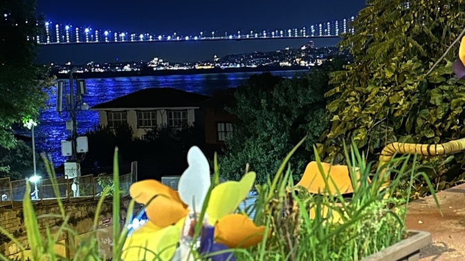 Manzaraya karşı muhabbetin mi tadına doyulmaz yoksa çayın mı?