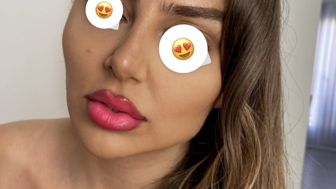 Günlük renkli ruj sürsem çok mu abartı sizce?