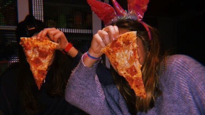 Pizza hamurunu ince mi seviyorsunuz, kalın mı?