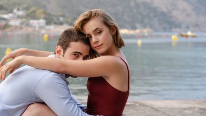 Sevgilisi olan bir erkeğin, başka bir kıza iltifat etmesi normal mi?