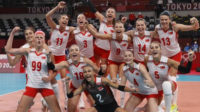 A Milli Kadın Voleybol Takımı, Milletler Ligi'nde Çin'i 3-1 mağlup ederek şampiyon oldu! Sizce yeteri kadar ilgi görüyorlar mı?