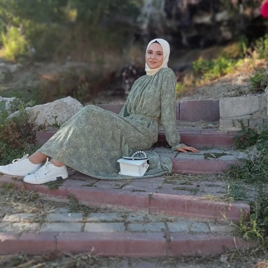 Düğün için hangi eşarp modeli elbisemle daha uyumlu olur?
