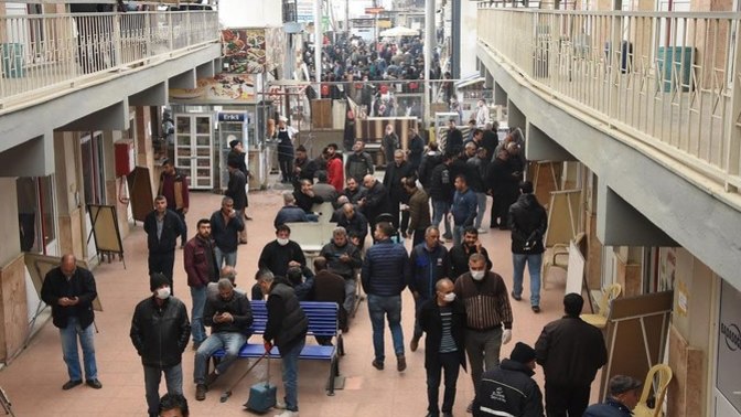 İzmir'de nakliyeciler akaryakıt zamlarından dolayı kontak kapatmış. Kontak kapatmak çözüm olur mu?