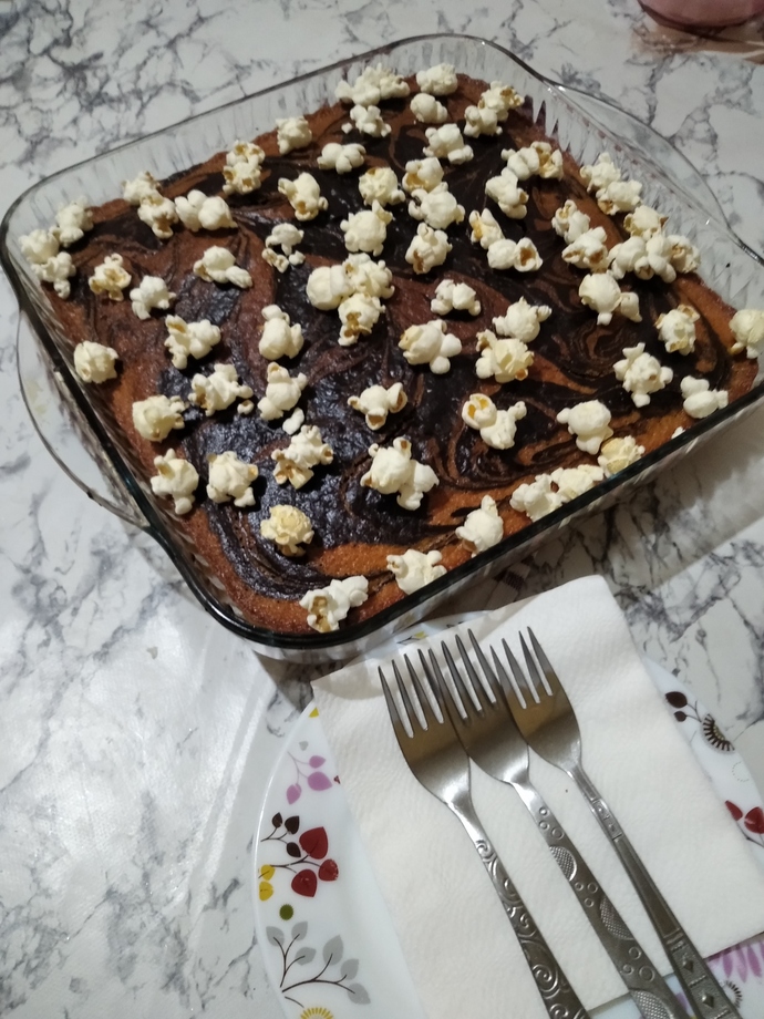 Evde pasta süsü olmayınca keki mısır patlağıyla süsledim, nasıl olmuş 😂?