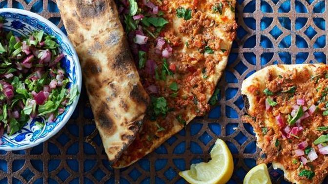 Lahmacun yiyenler köylü mü?