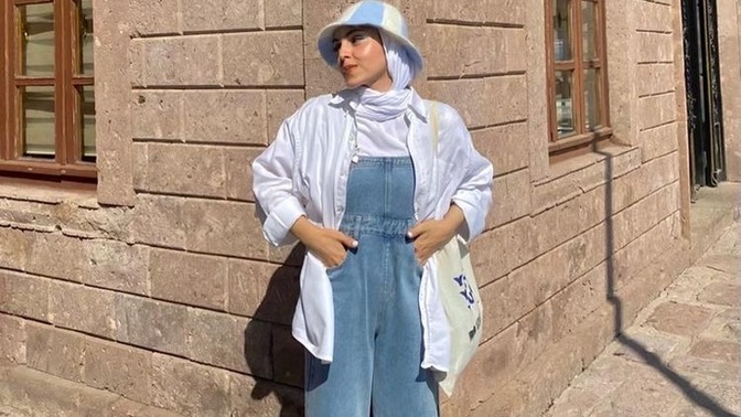 Baş örtünün üstüne şapka taksam komik mi durur?
