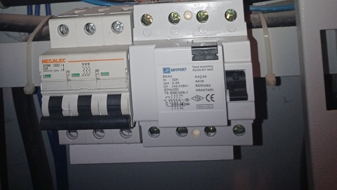 Elektrik kesintisi sonrası sigorta kutusunda arıza varmış, nasıl halledebiliriz?