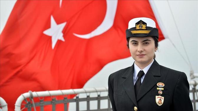 Subay kadınlar sizce de çok havalı ve çok güzel olmuyorlar mı? 