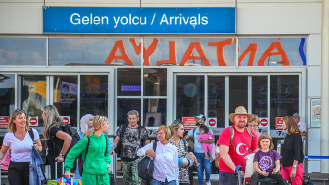 Bu yıl Antalya havalimanına toplam 7 milyon 37 bin turist gelmiş. Siz tatil yapabildiniz mi?