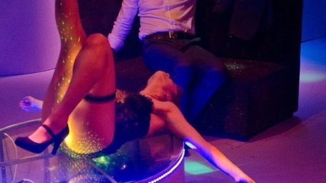 Partnerin striptiz yapmanı istese ne tepki verirdin 😉?