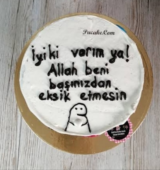 Bugün benim doğum günüm, bir yaşıma daha girdim. Kutlar mısınız?