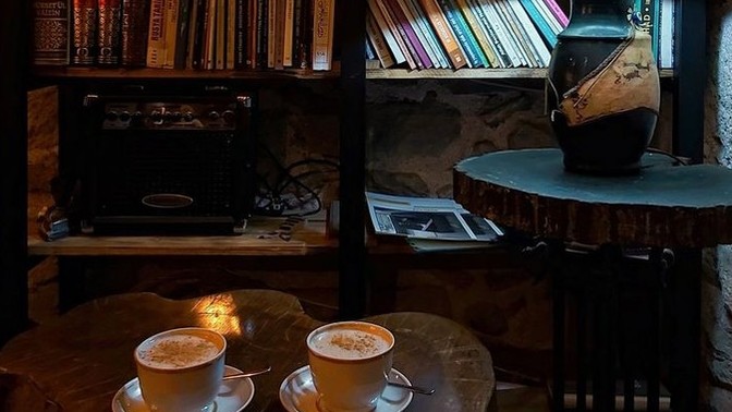 Sizce kafede kitap okunur mu?