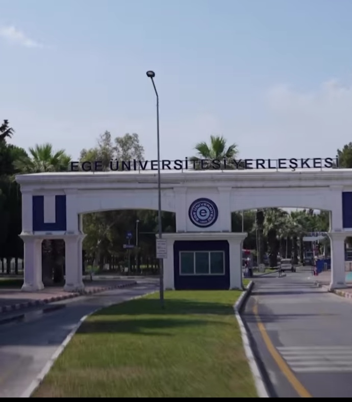 Ege Üniversitesi Giriş Kapısı