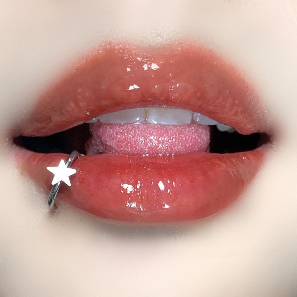 Dudağa yapılan piercingleri hoş buluyor musunuz?