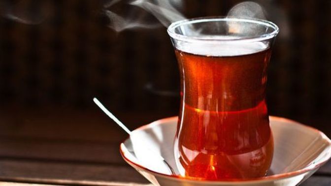 Çay şekerli mi içersiniz yoksa şekersiz mi?