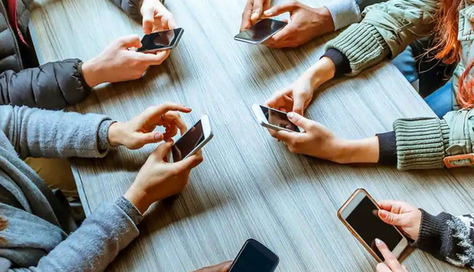 Sosyal medya hayatınızı nasıl etkiliyor? Olumlu ve olumsuz yönleri nelerdir?
